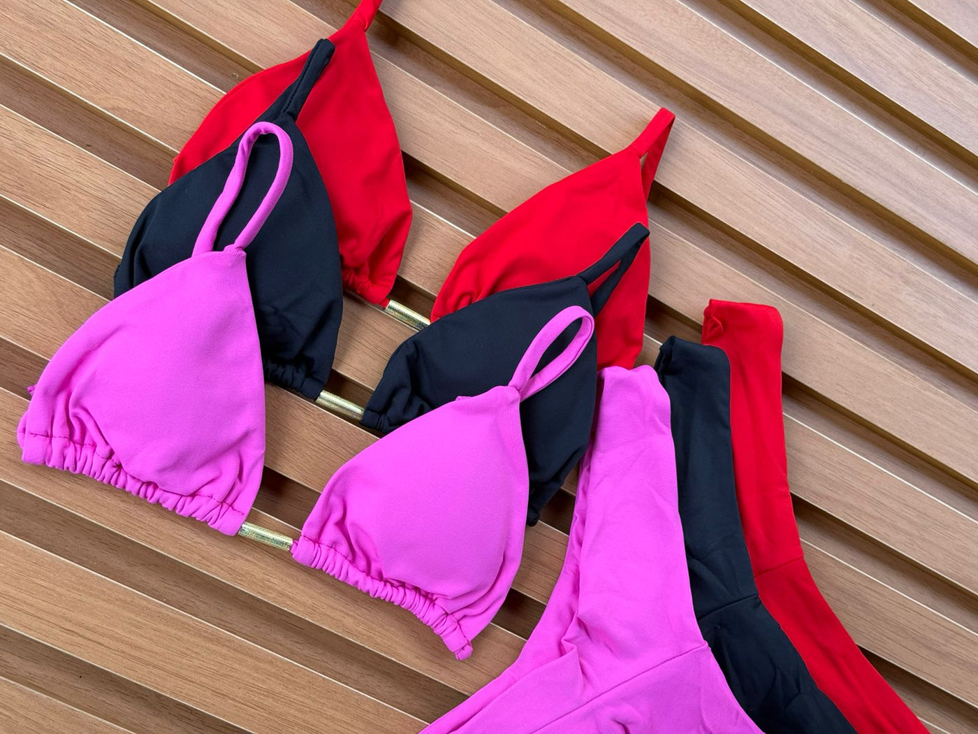 KIT 3 Biquíni Cortininha Calcinha Asa Delta Vermelho/Preto/Rosa Pink Claro