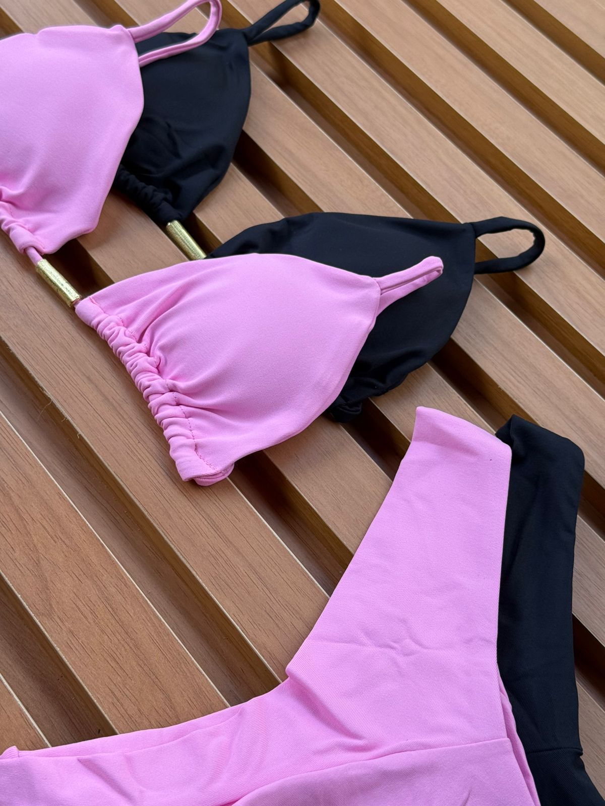 KIT 2 Biquíni Cortininha Calcinha Asa Delta Preto/Rosa Chiclete