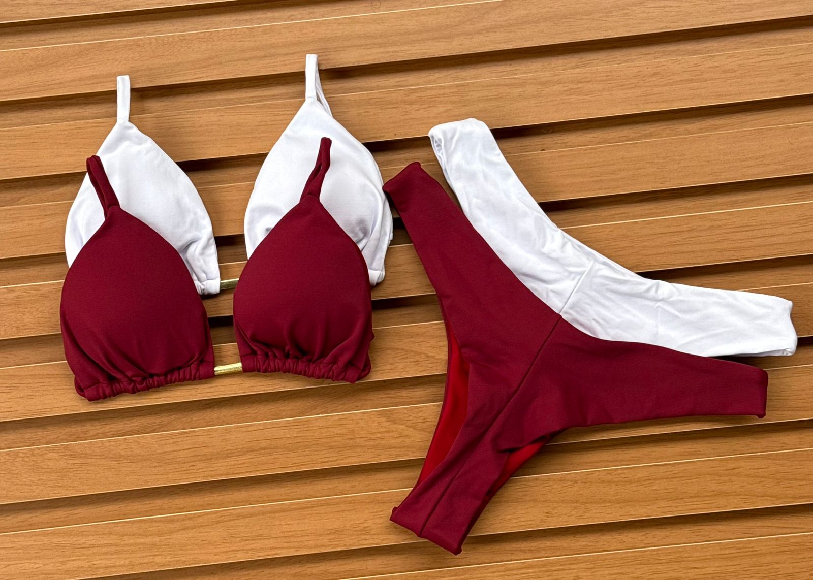 KIT 2 Biquíni Cortininha Calcinha Asa Delta Marsala/Branco