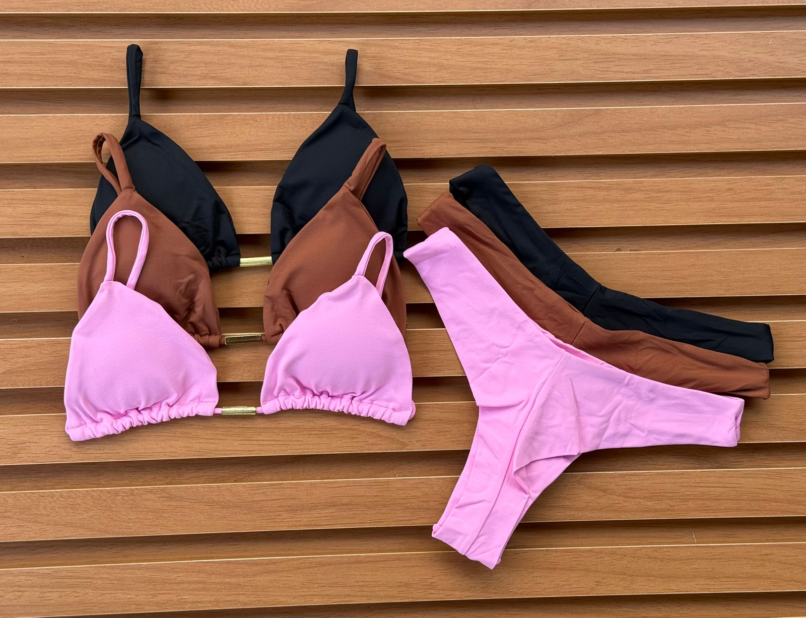 KIT 3 Biquíni Cortininha Calcinha Asa Delta Rosa Chiclete/Chocolate/Preto