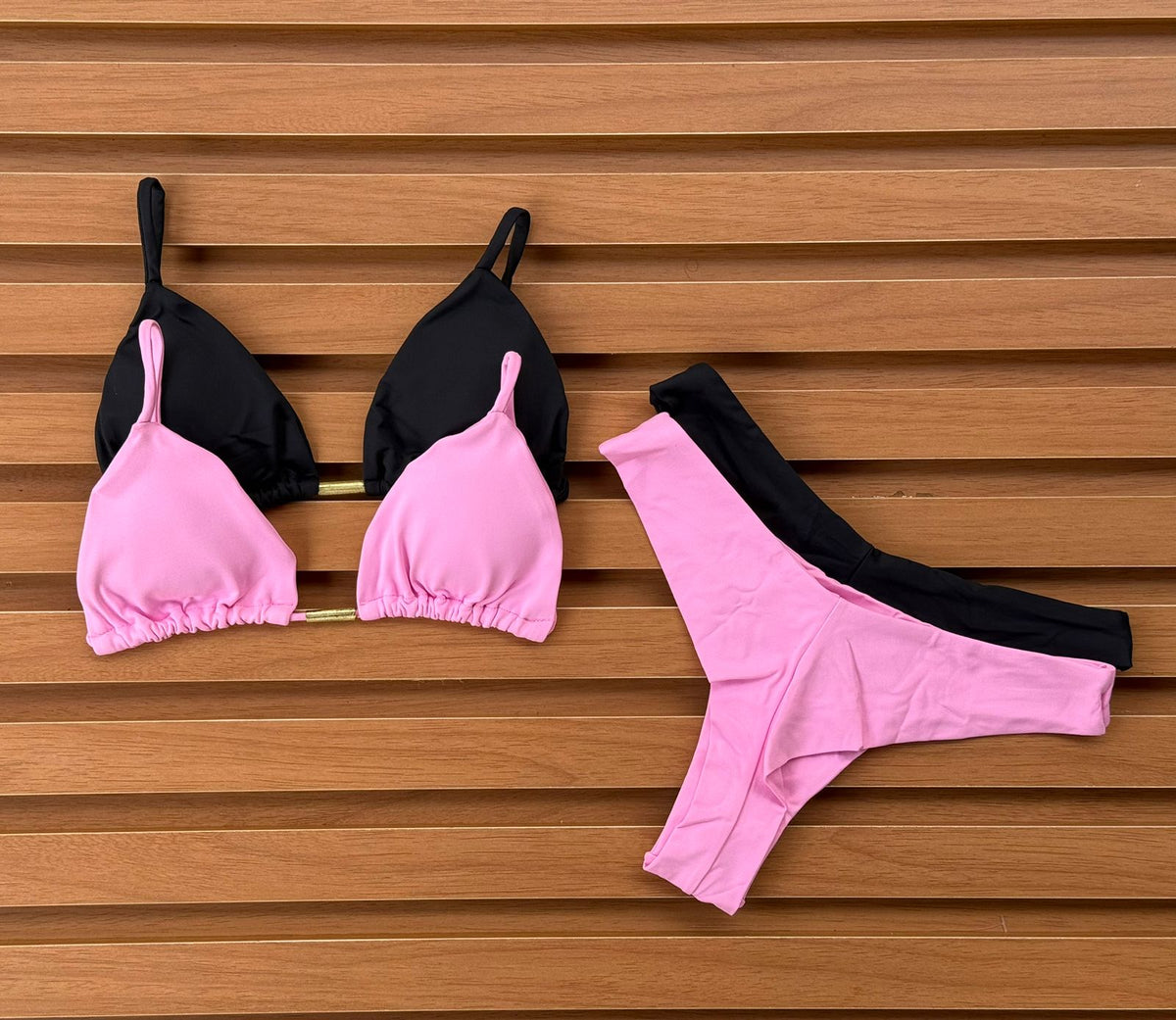 KIT 2 Biquíni Cortininha Calcinha Asa Delta Preto/Rosa Chiclete