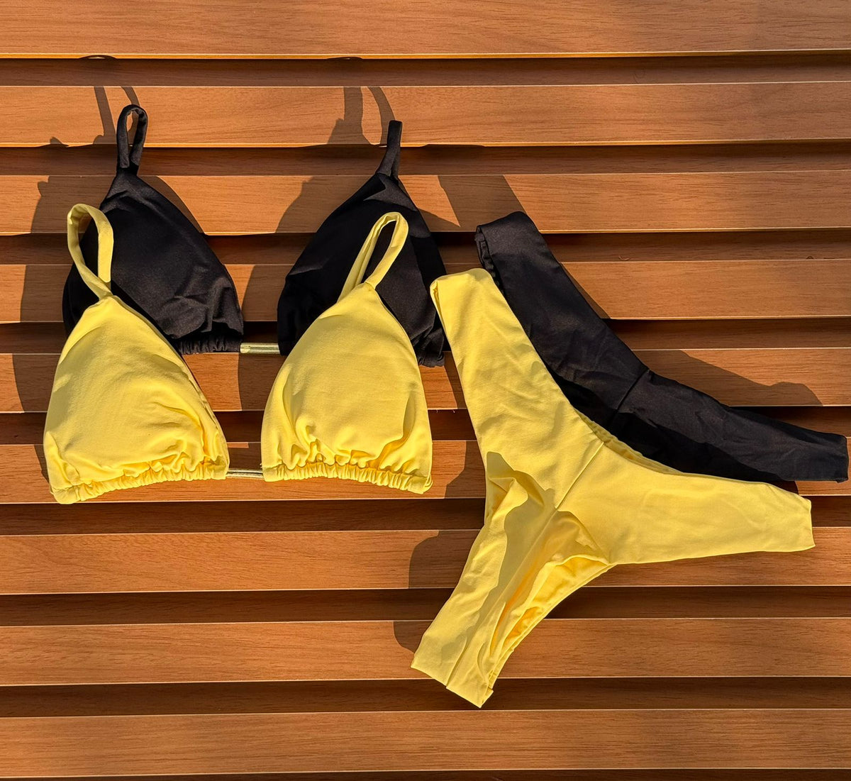 KIT 2 Biquíni Cortininha Calcinha Asa Delta Preto/Amarelo Manteiga
