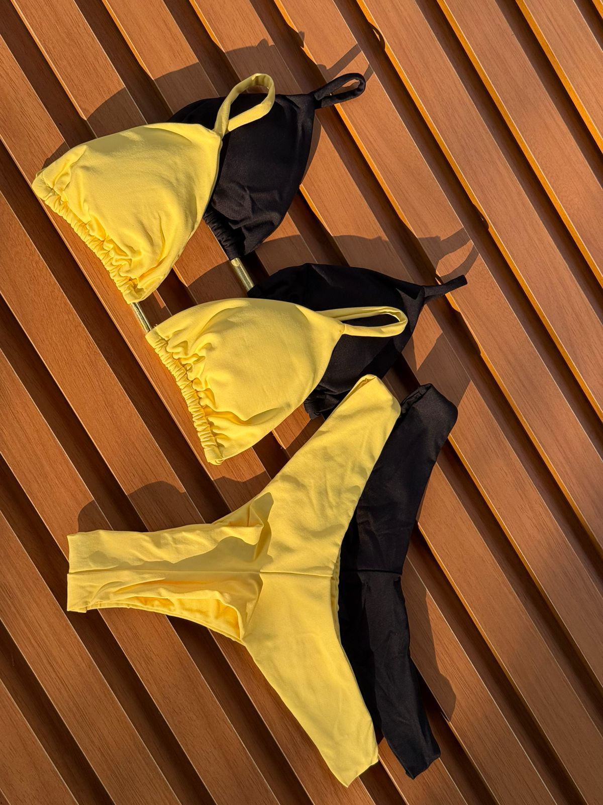 KIT 2 Biquíni Cortininha Calcinha Asa Delta Preto/Amarelo Manteiga