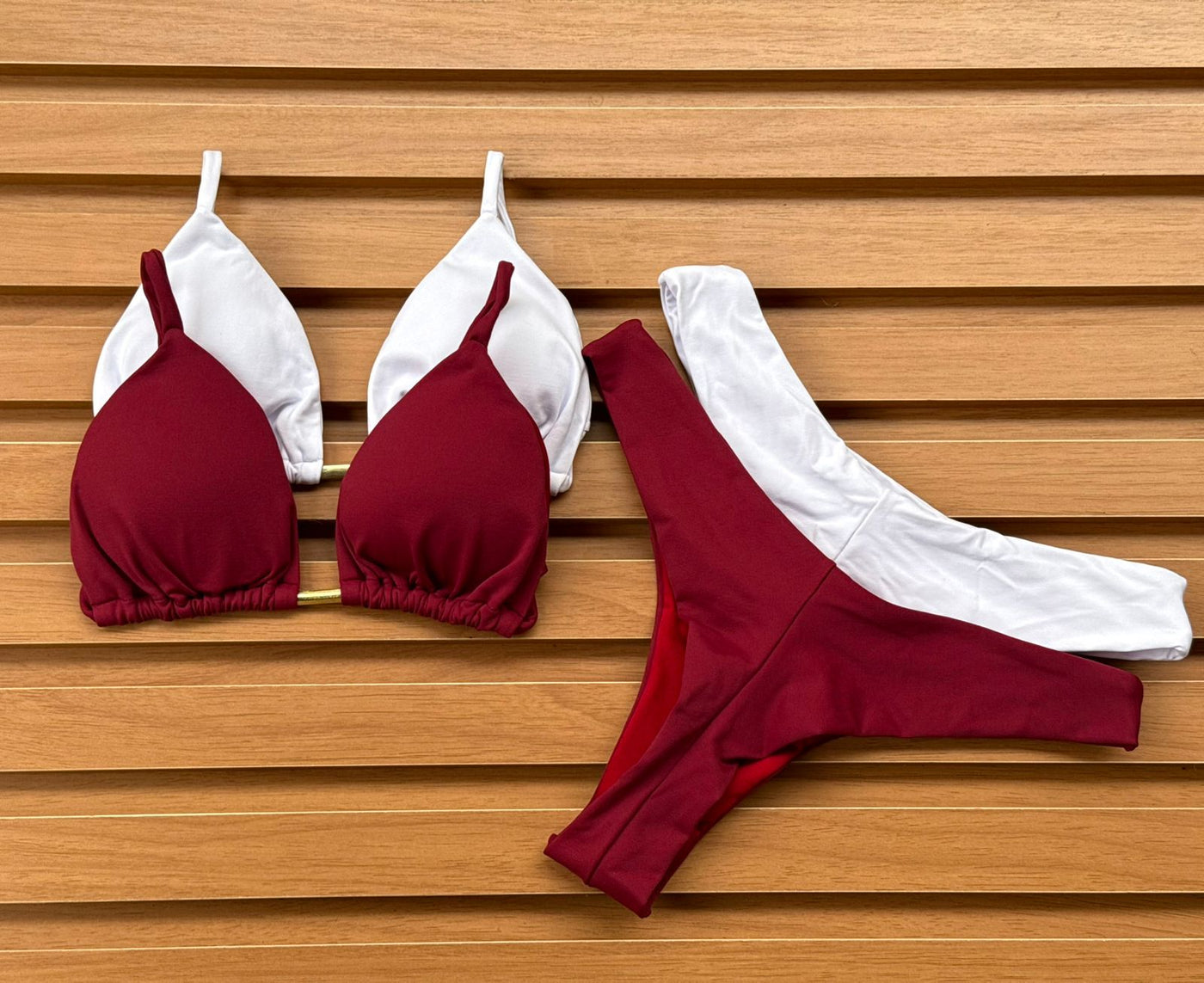 KIT 2 Biquíni Cortininha Calcinha Asa Delta Marsala/Branco