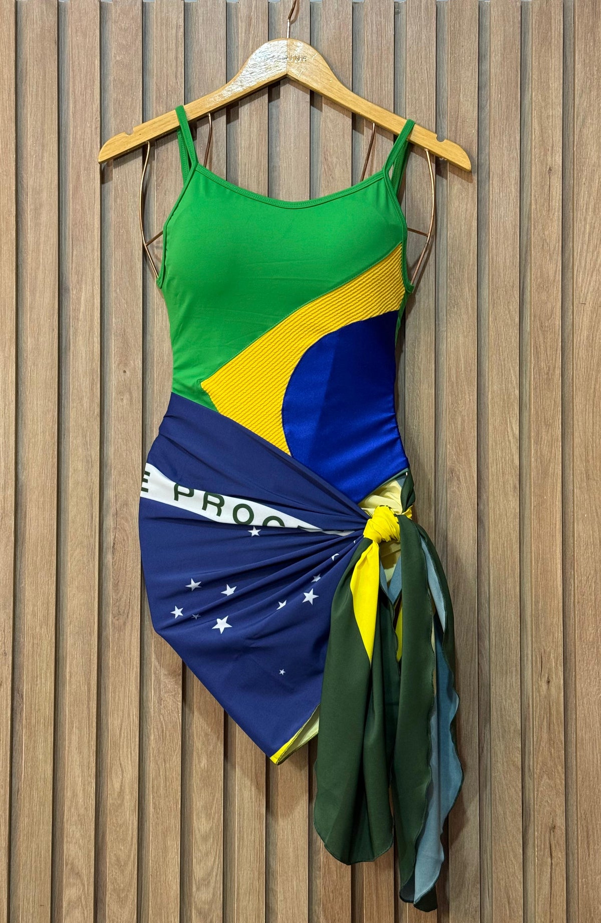 Conjunto Body Maiô e Saida de Banho Curta Brasil