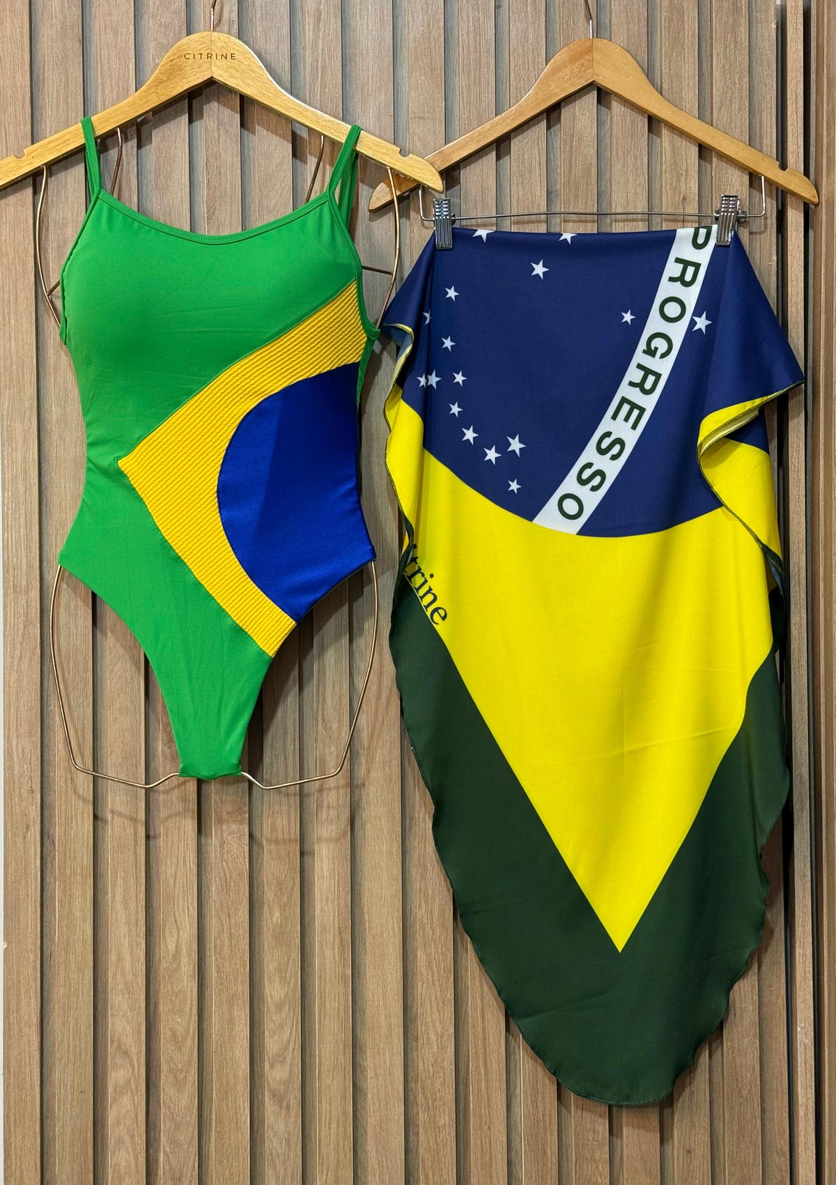 Conjunto Body Maiô e Saida de Banho Curta Brasil