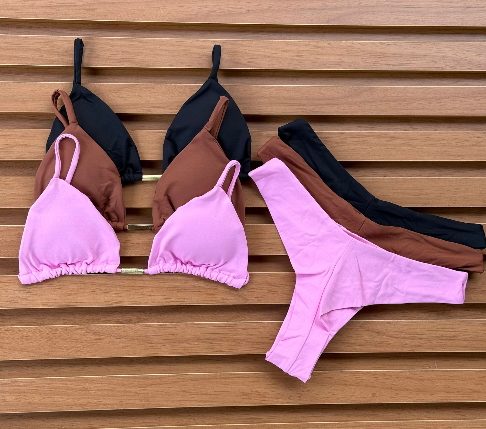 KIT 3 Biquíni Cortininha Calcinha Asa Delta Rosa Chiclete/Chocolate/Preto