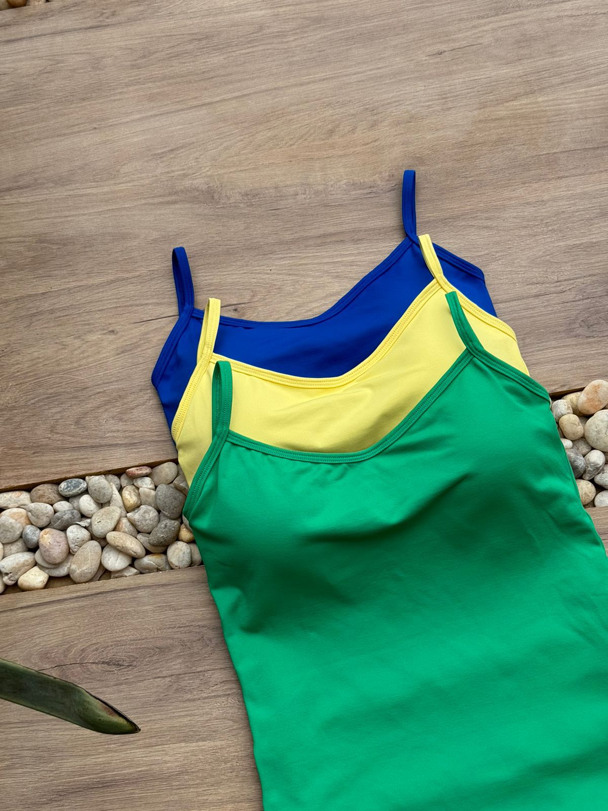 Kit 3 Regatas com Bojo Verde Bandeira/Amarelo Manteiga/Azul Bic