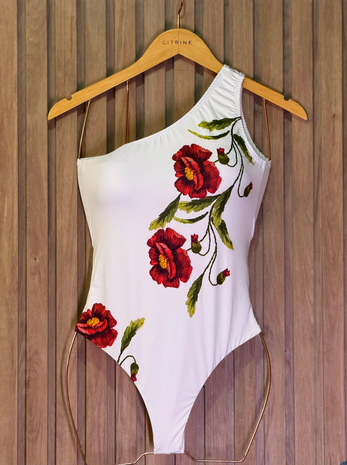 Conjunto Body Maiô e Saída de Banho Jardim Vermelho