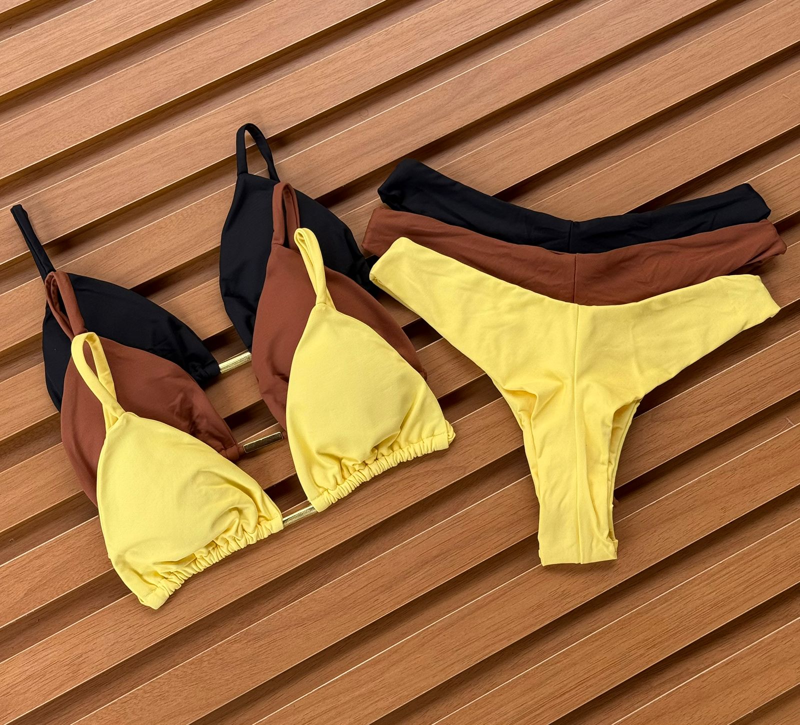 KIT 3 Biquíni Cortininha Calcinha Asa Delta Preto/Chocolate/Amarelo Manteiga