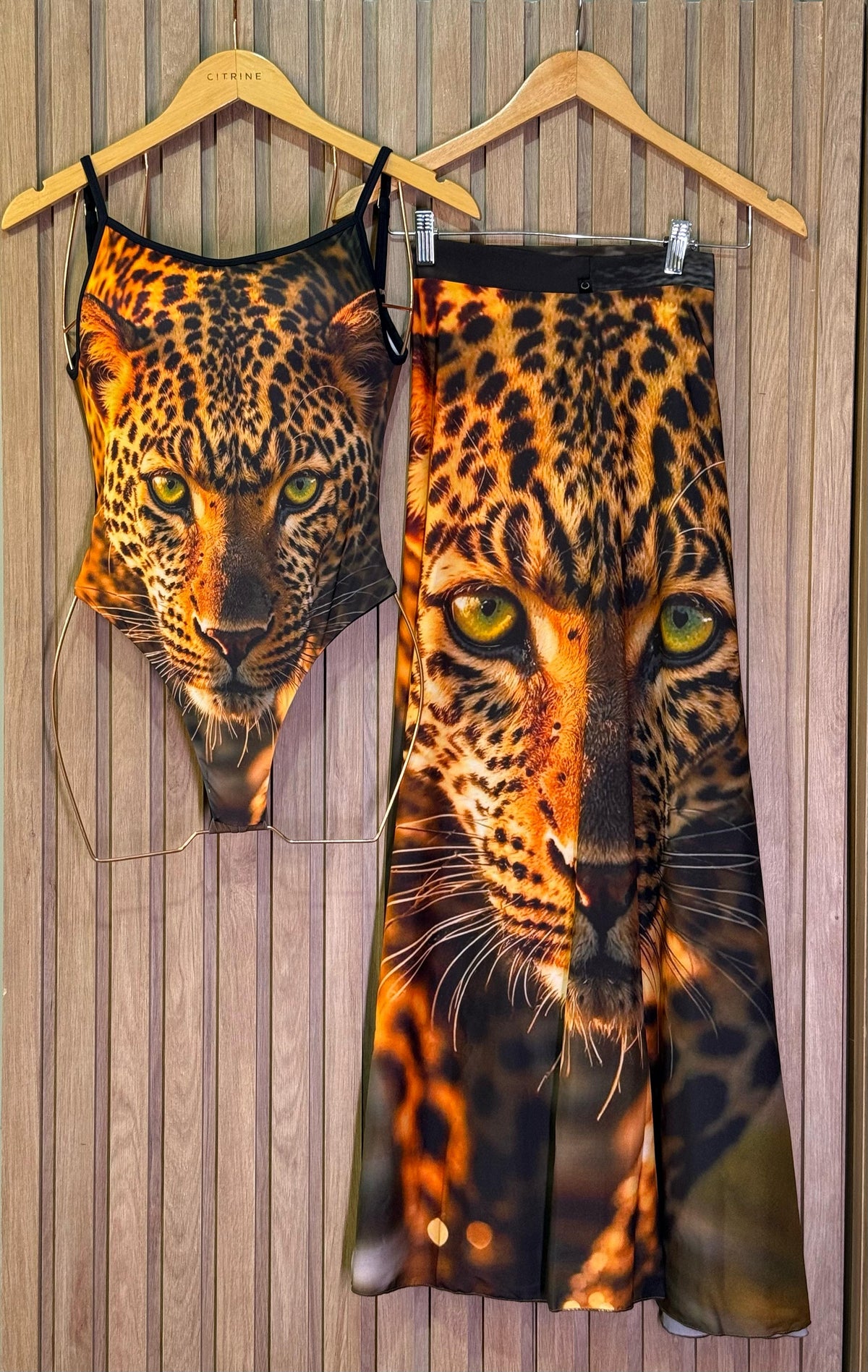 Conjunto Body Maiô e Saida de Banho Onça Araguaia