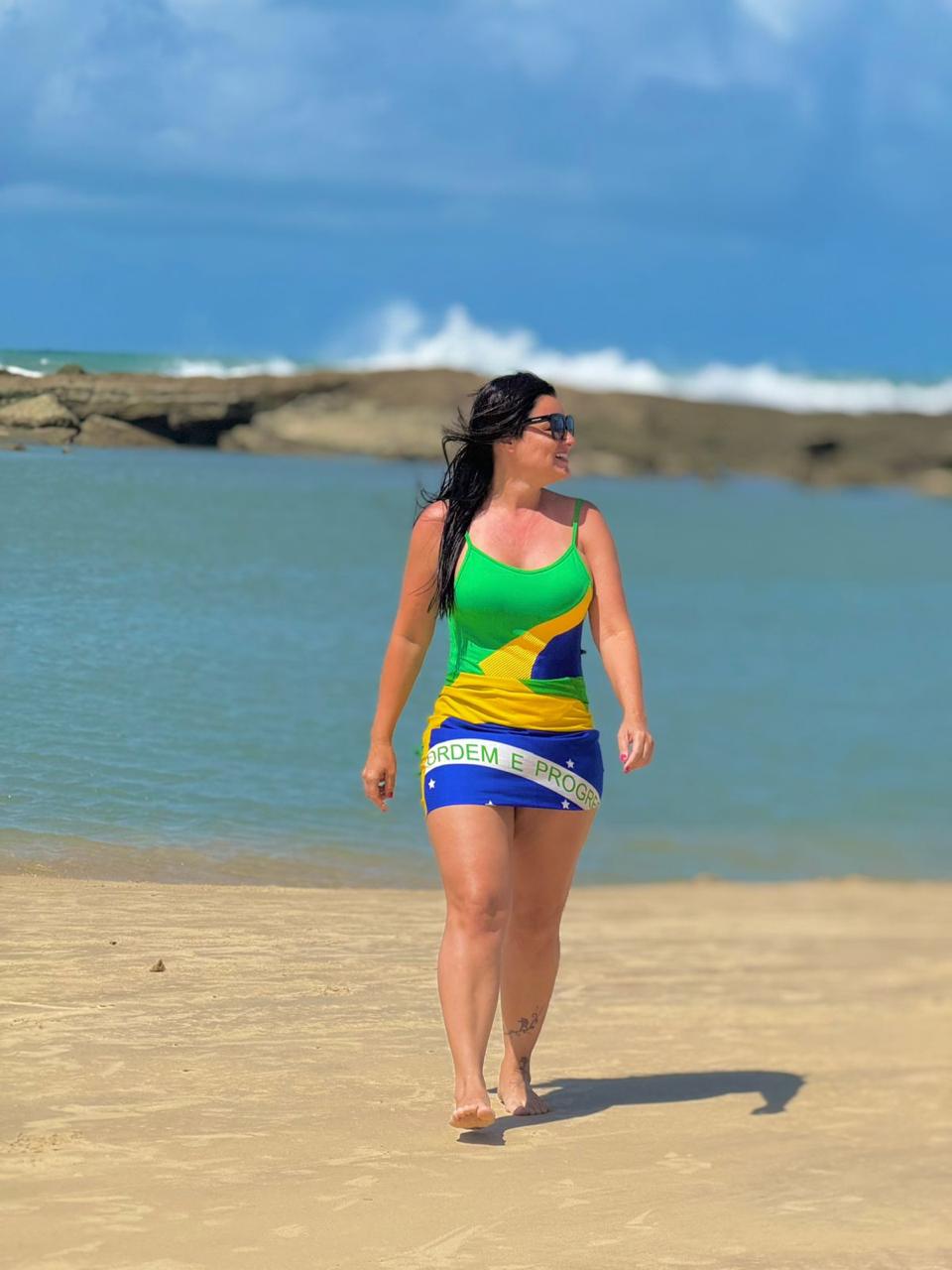 Conjunto Body Maiô e Saida de Banho Curta Brasil