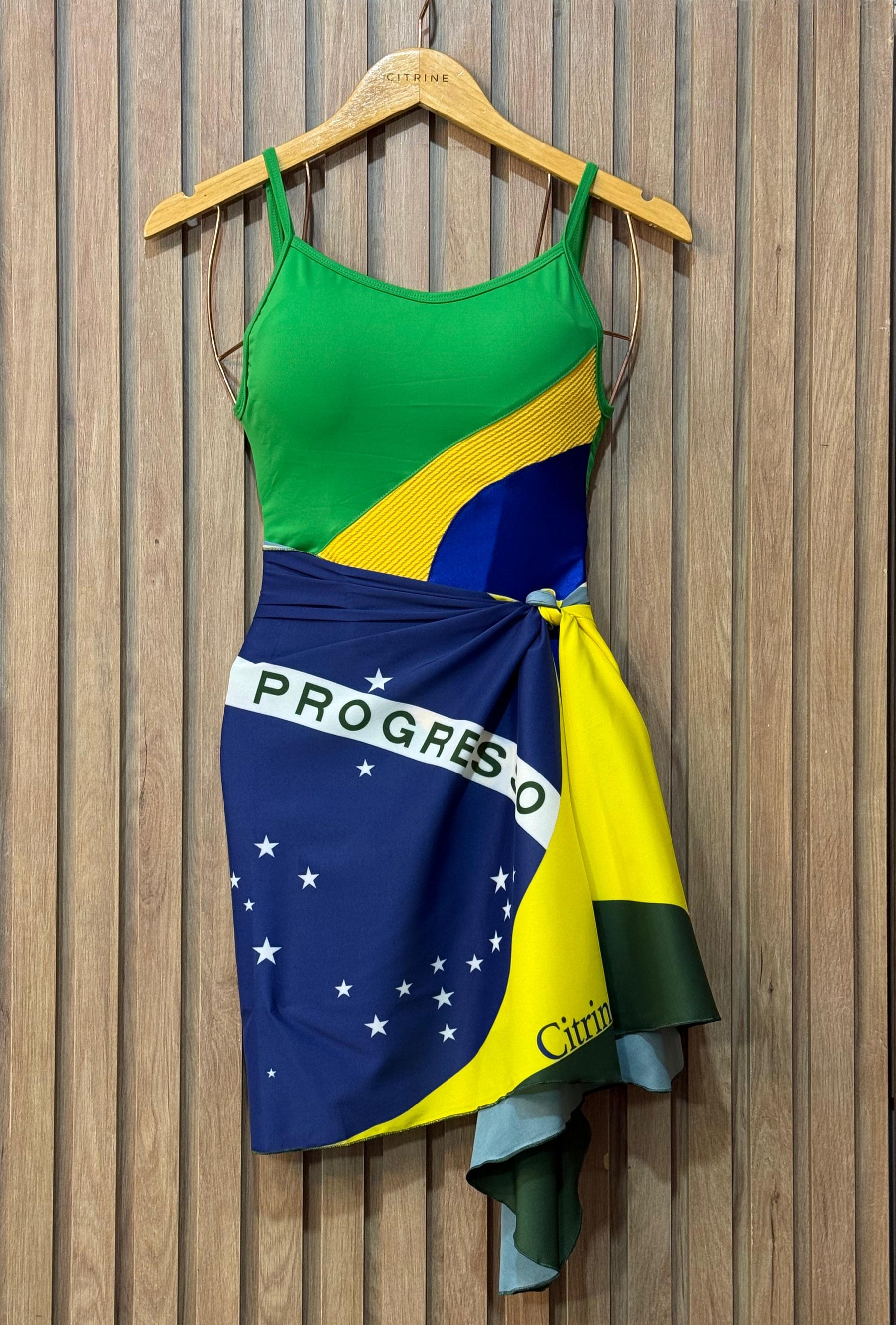 Conjunto Body Maiô e Saida de Banho Curta Brasil