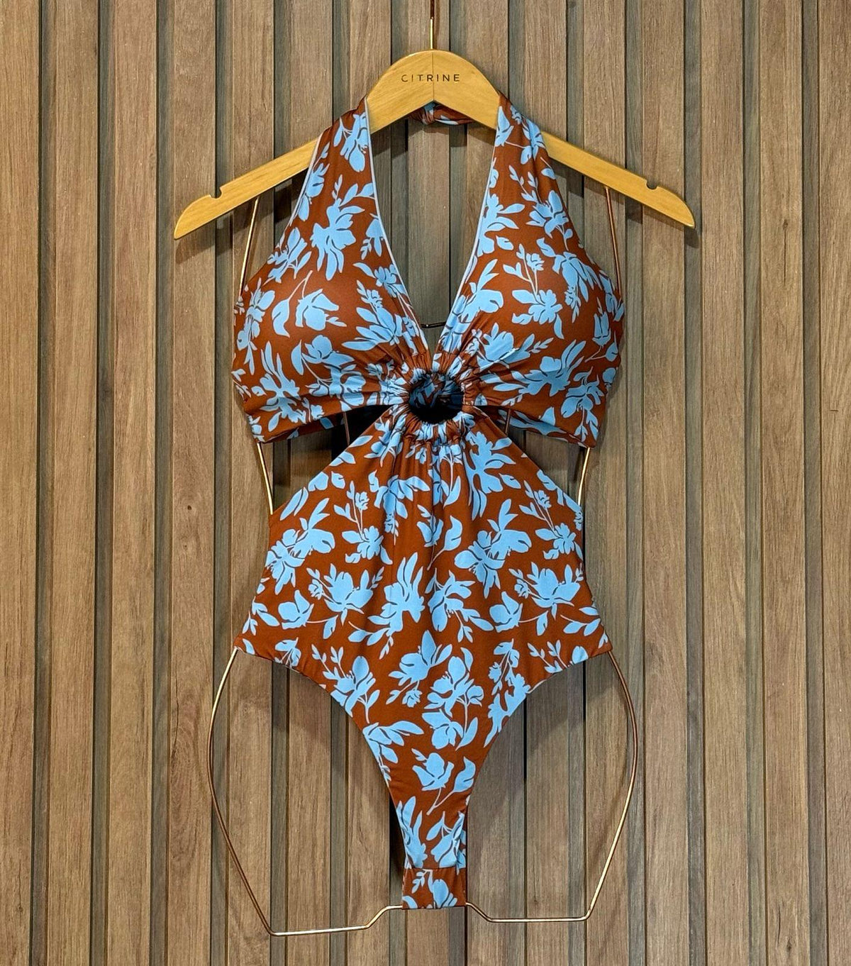 Conjunto Body Maiô e Saida de Banho Folhagens de Outono
