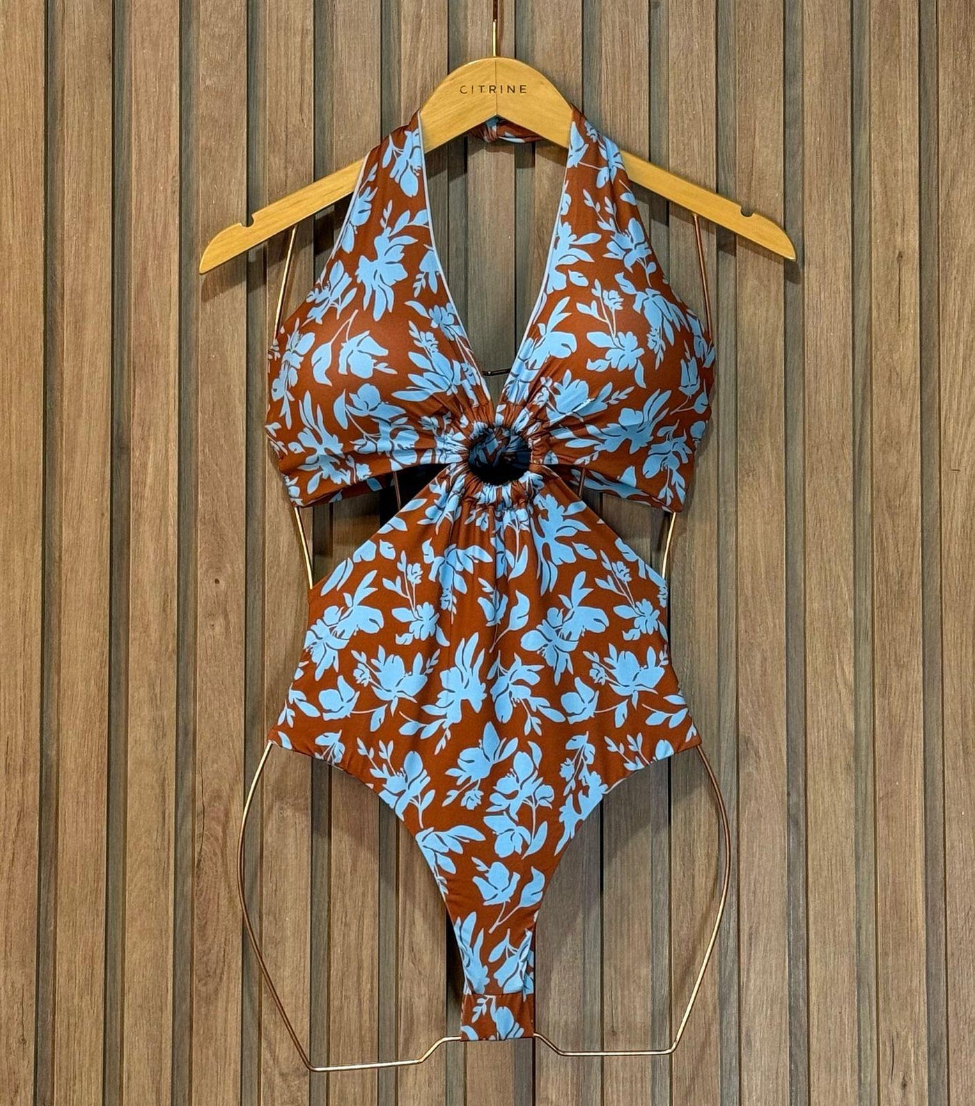 Conjunto Body Maiô e Saida de Banho Folhagens de Outono